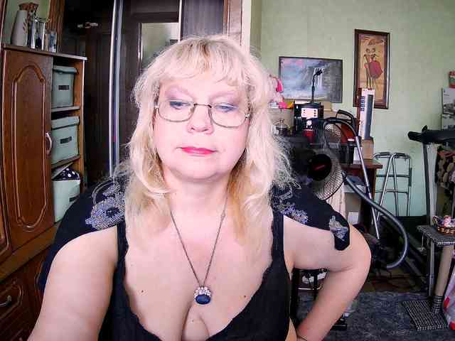 LOLA88888 webcam