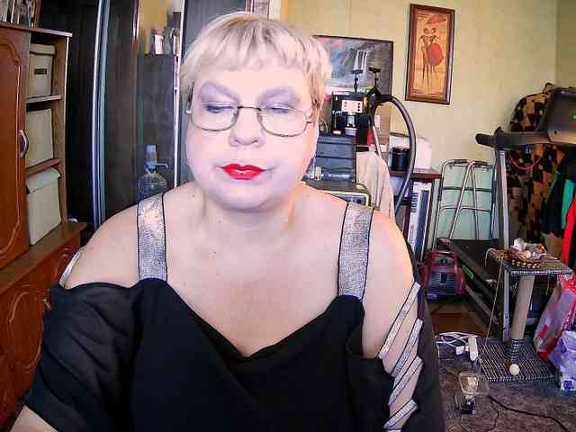 LOLA88888 webcam
