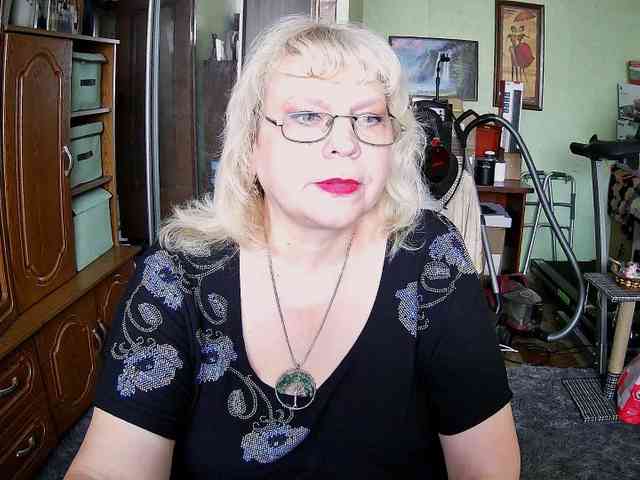 LOLA88888 webcam
