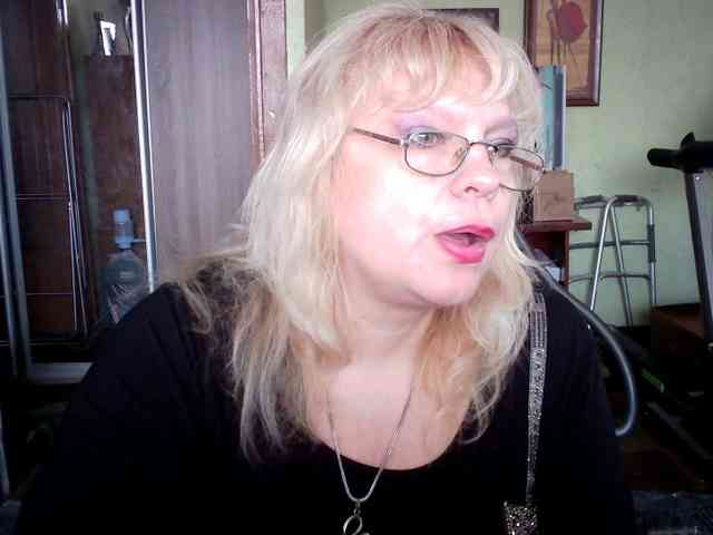 LOLA88888 webcam