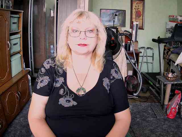 LOLA88888 webcam