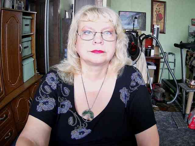 LOLA88888 webcam