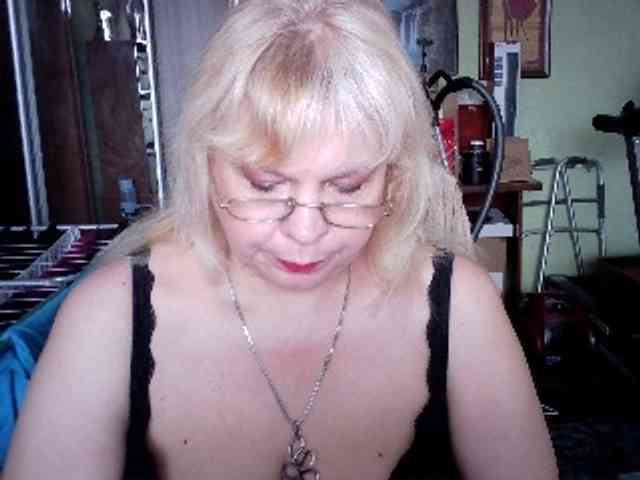 LOLA88888 webcam