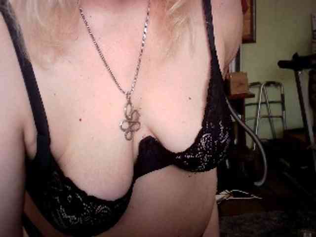 LOLA88888 webcam