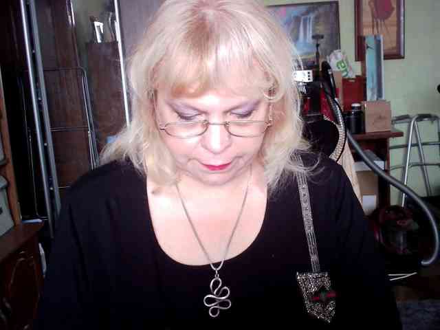 LOLA88888 webcam