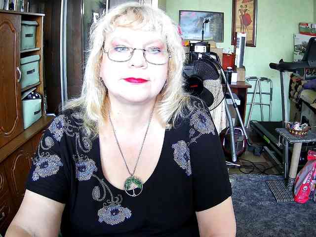 LOLA88888 webcam