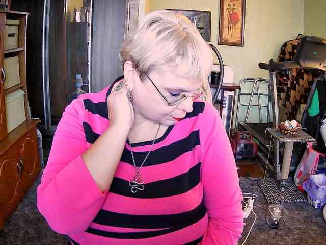 LOLA88888 webcam