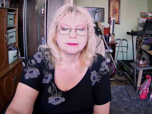 LOLA88888 webcam