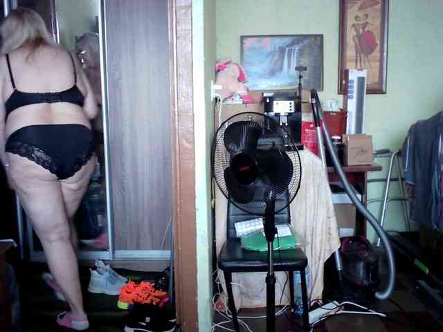 LOLA88888 webcam