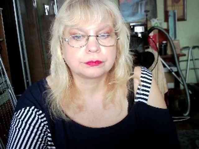 LOLA88888 webcam