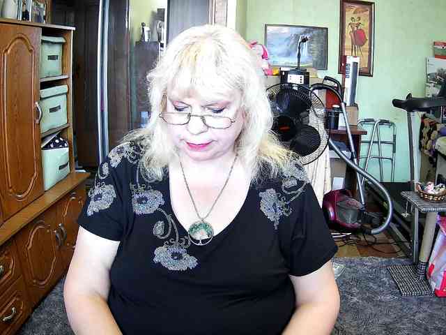 LOLA88888 webcam