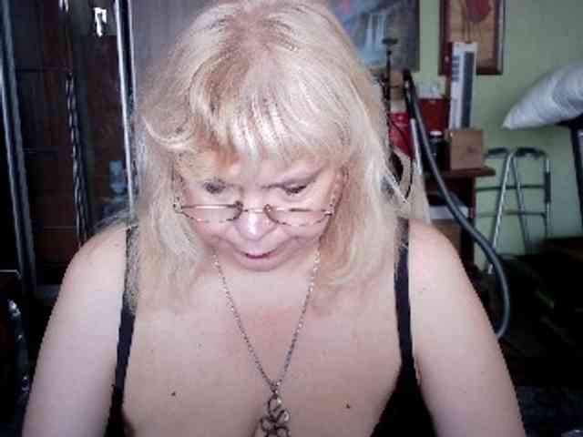 LOLA88888 webcam