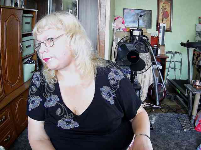 LOLA88888 webcam