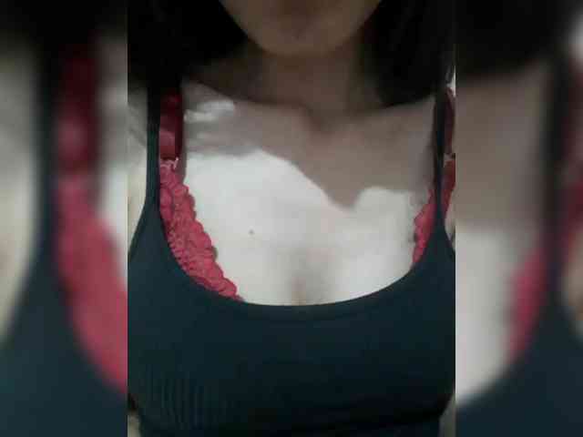 Qweenbeautifu Live Webcam on BongaCams