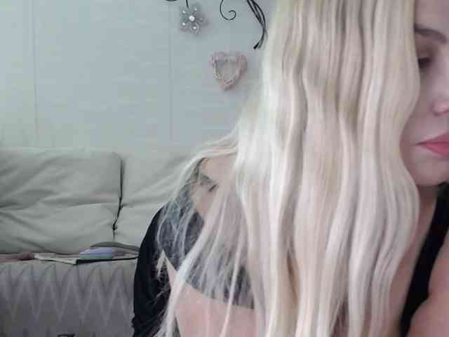 Kamila5555555 Live Webcam on {site_name}