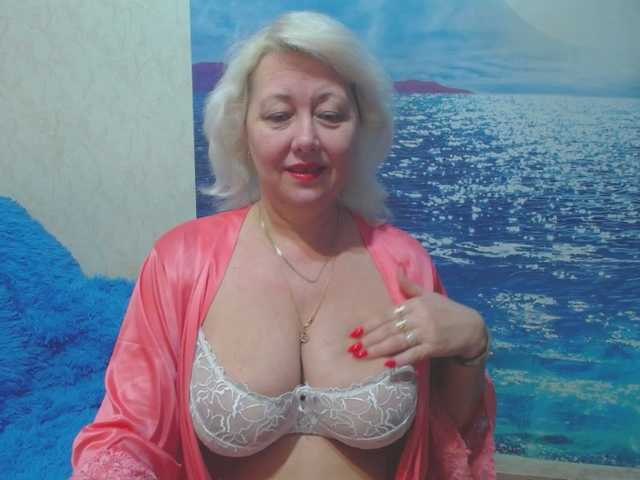 CaronCapella's BongaCams show and profile