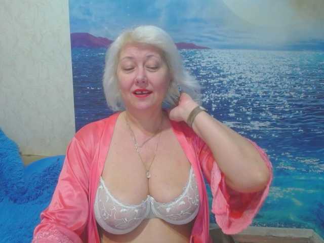 CaronCapella's BongaCams show and profile