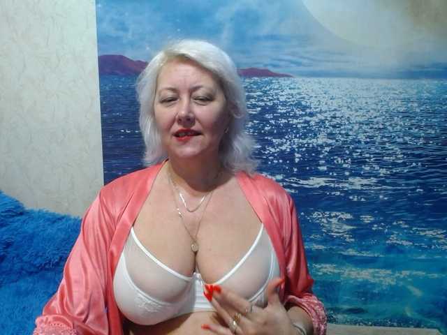 CaronCapella's BongaCams show and profile