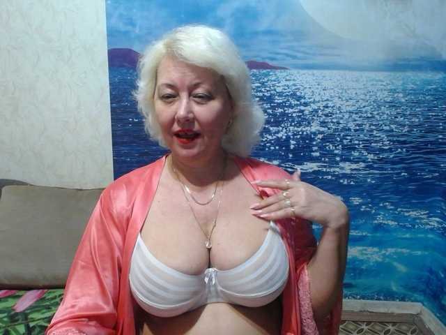 CaronCapella's BongaCams show and profile