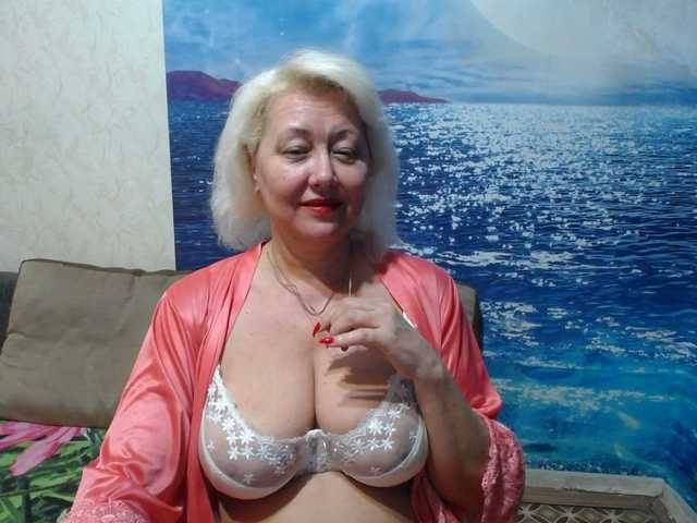 CaronCapella's BongaCams show and profile