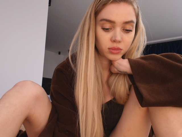 le modèle zeffirrka est en webcam porno dans un show sur le site bongacams, il possède les tags suivants: White/Caucasian,Blonde,Shaved