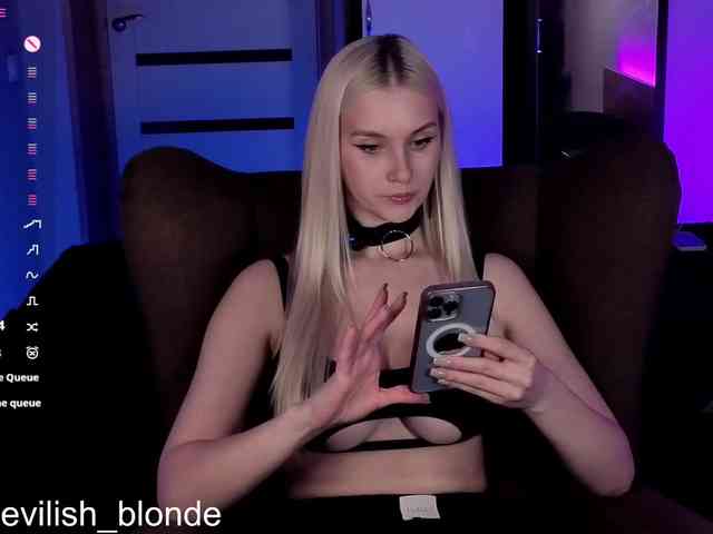 MikaKisa66624 webcam