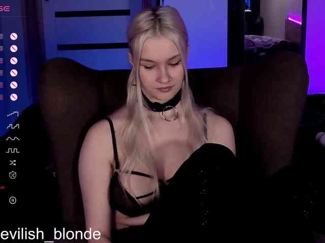 MikaKisa66624 webcam