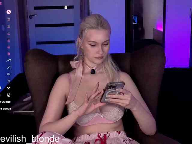 MikaKisa66624 webcam