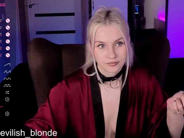 MikaKisa66624 webcam