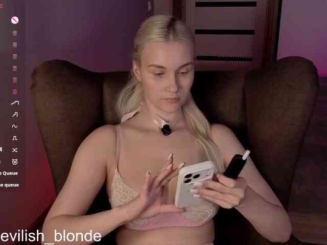 MikaKisa66624 webcam