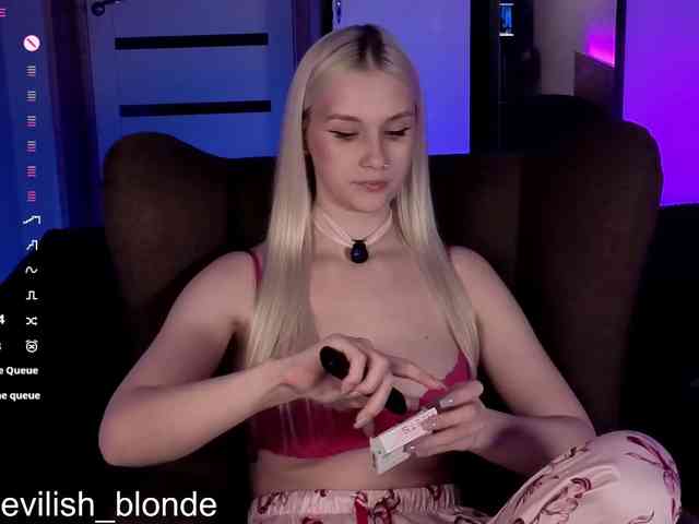 MikaKisa66624 webcam