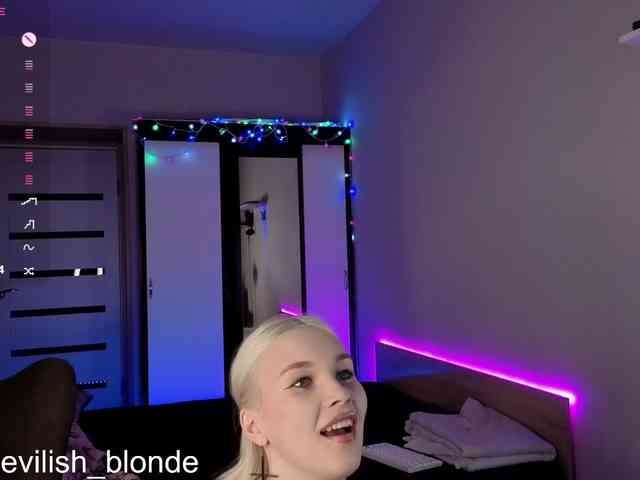 MikaKisa66624 webcam