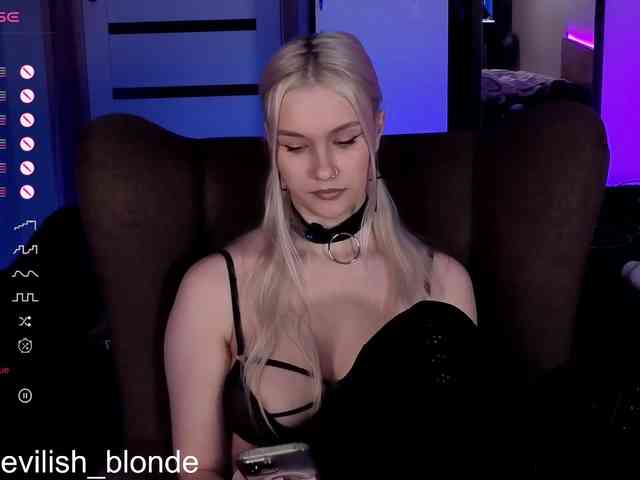 MikaKisa66624 webcam