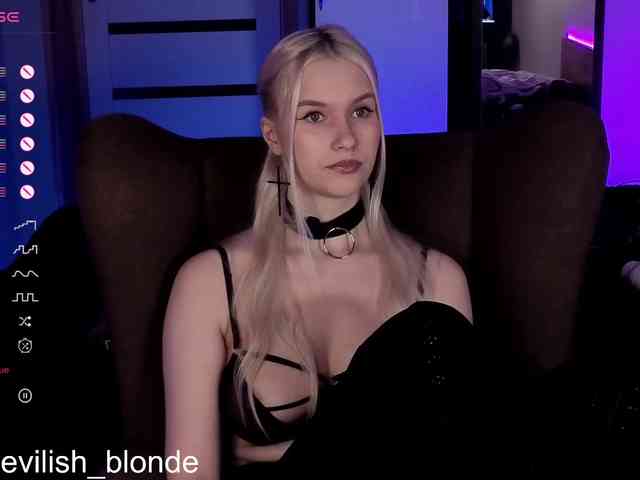 MikaKisa66624 webcam