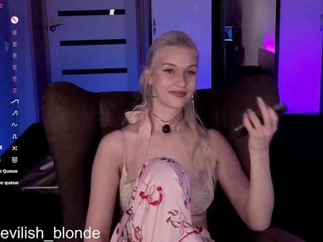 MikaKisa66624 webcam