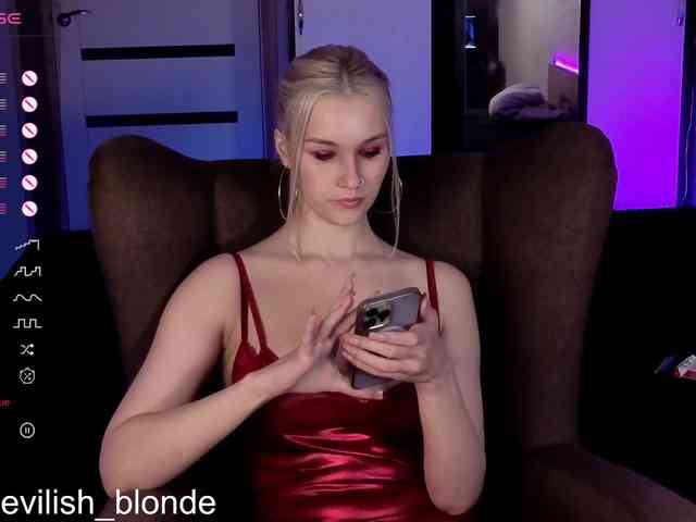 MikaKisa66624 webcam