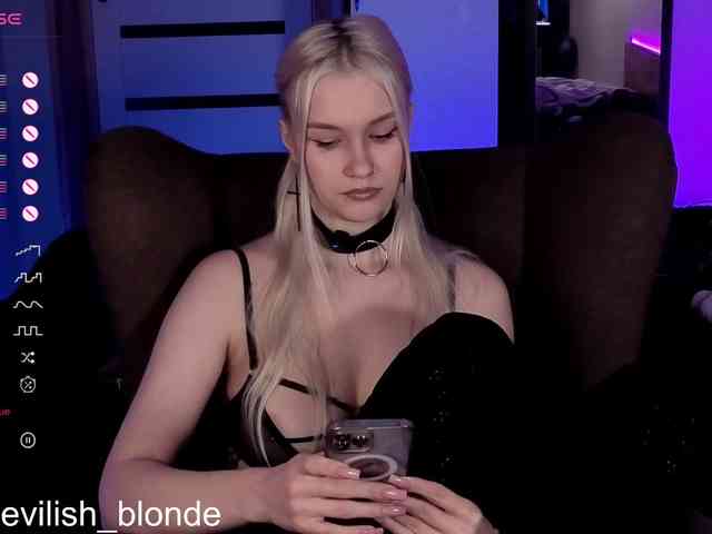 MikaKisa66624 webcam