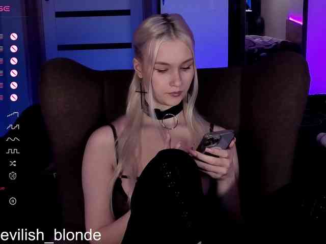 MikaKisa66624 webcam