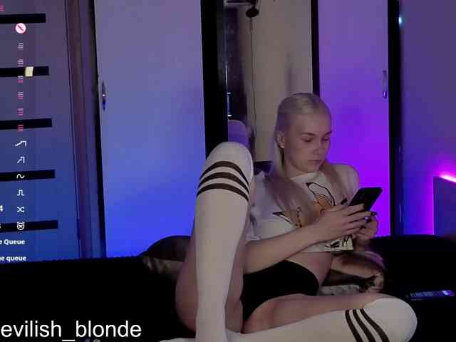 MikaKisa66624 webcam