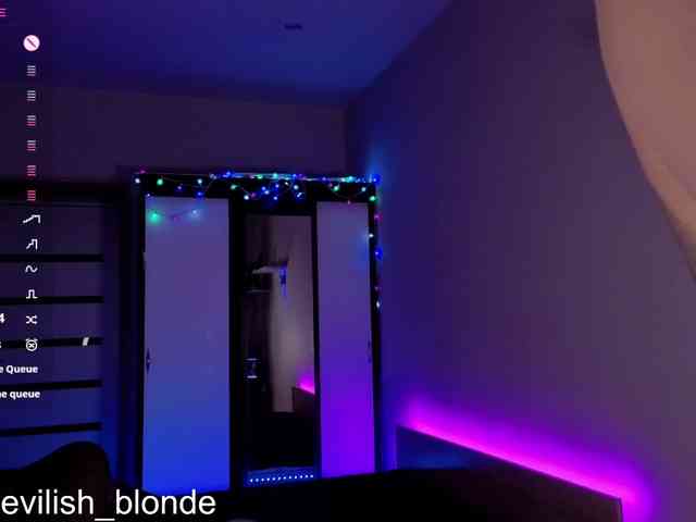 MikaKisa66624 webcam