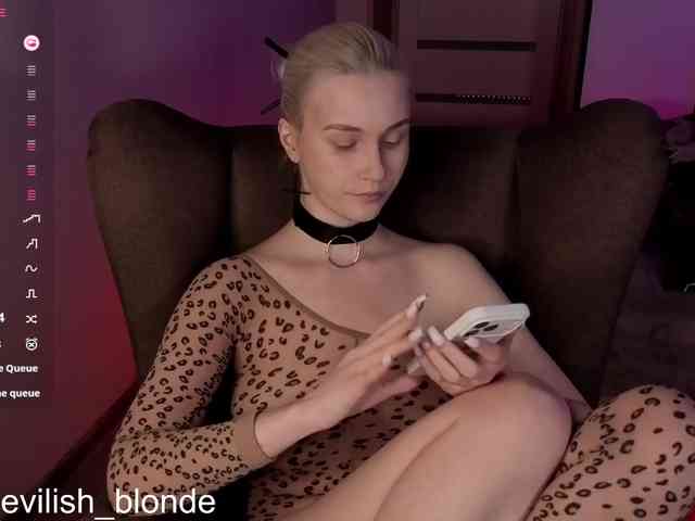 MikaKisa66624 webcam