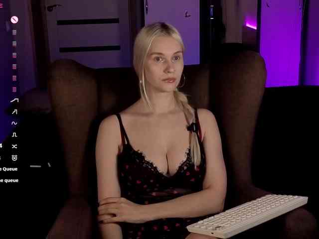 MikaKisa66624 webcam