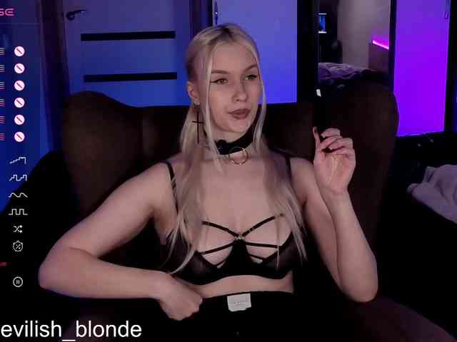 MikaKisa66624 webcam