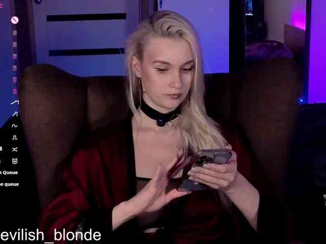 MikaKisa66624 webcam