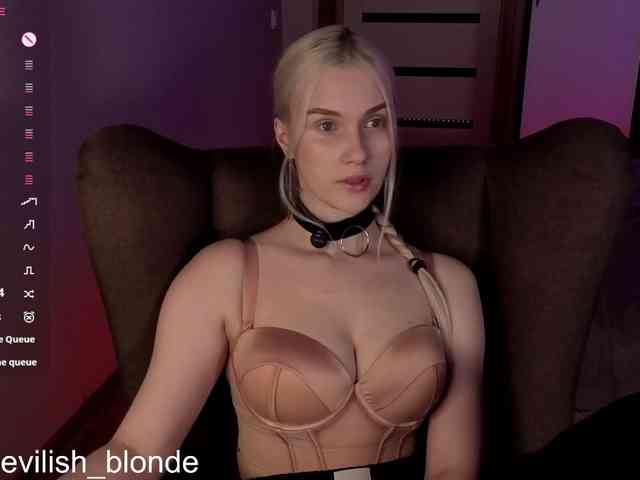 MikaKisa66624 webcam