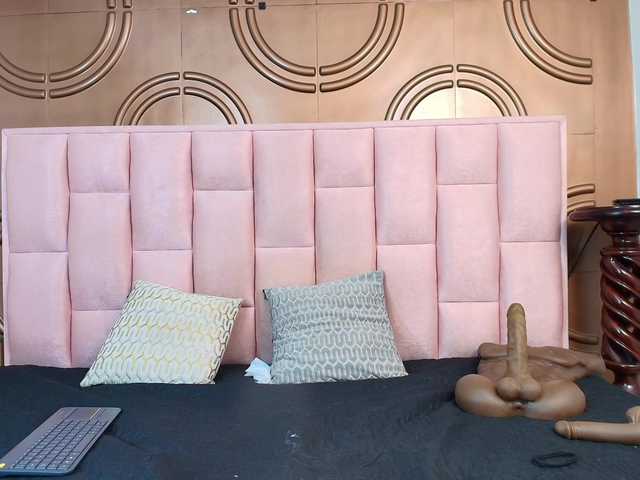 emmily-keller's BongaCams show and profile