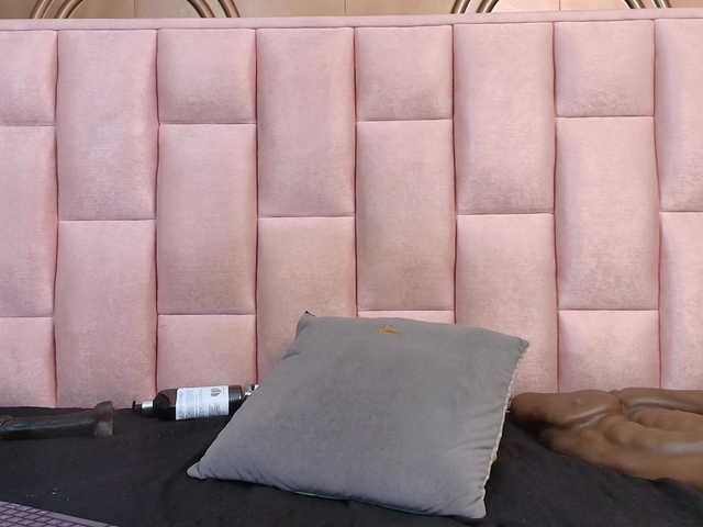 emmily-keller's BongaCams show and profile