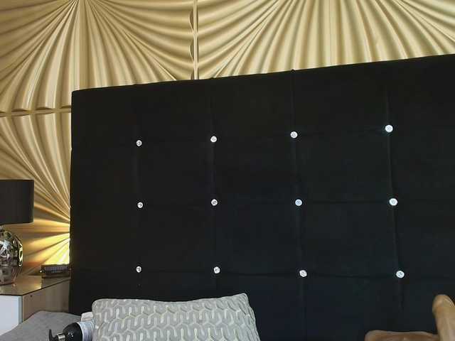 emmily-keller's BongaCams show and profile