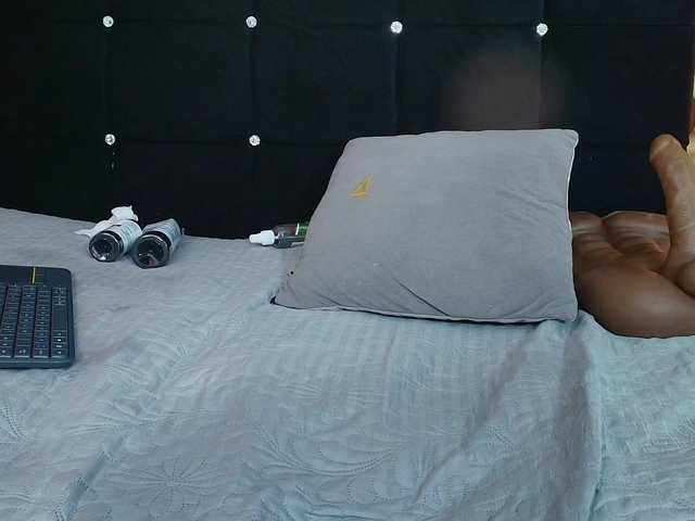 emmily-keller's BongaCams show and profile