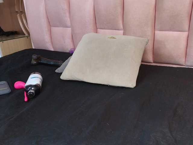 emmily-keller's BongaCams show and profile